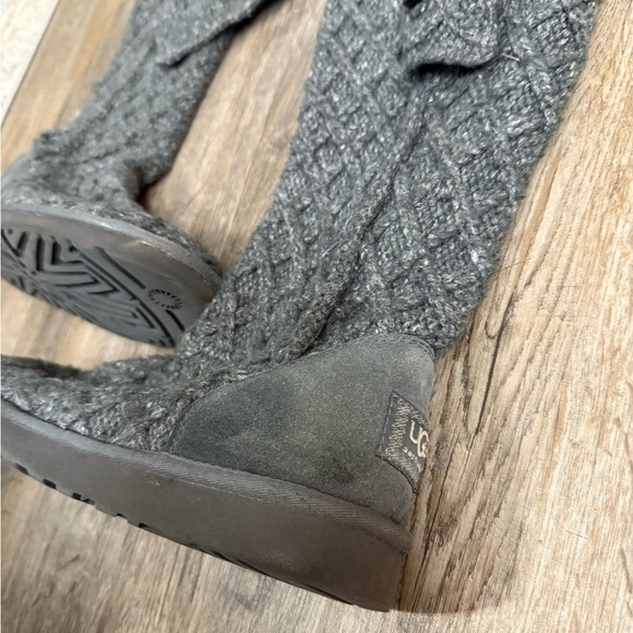 UGG • Lattice Cardy Charcoal Boots - Picture 4 of 11